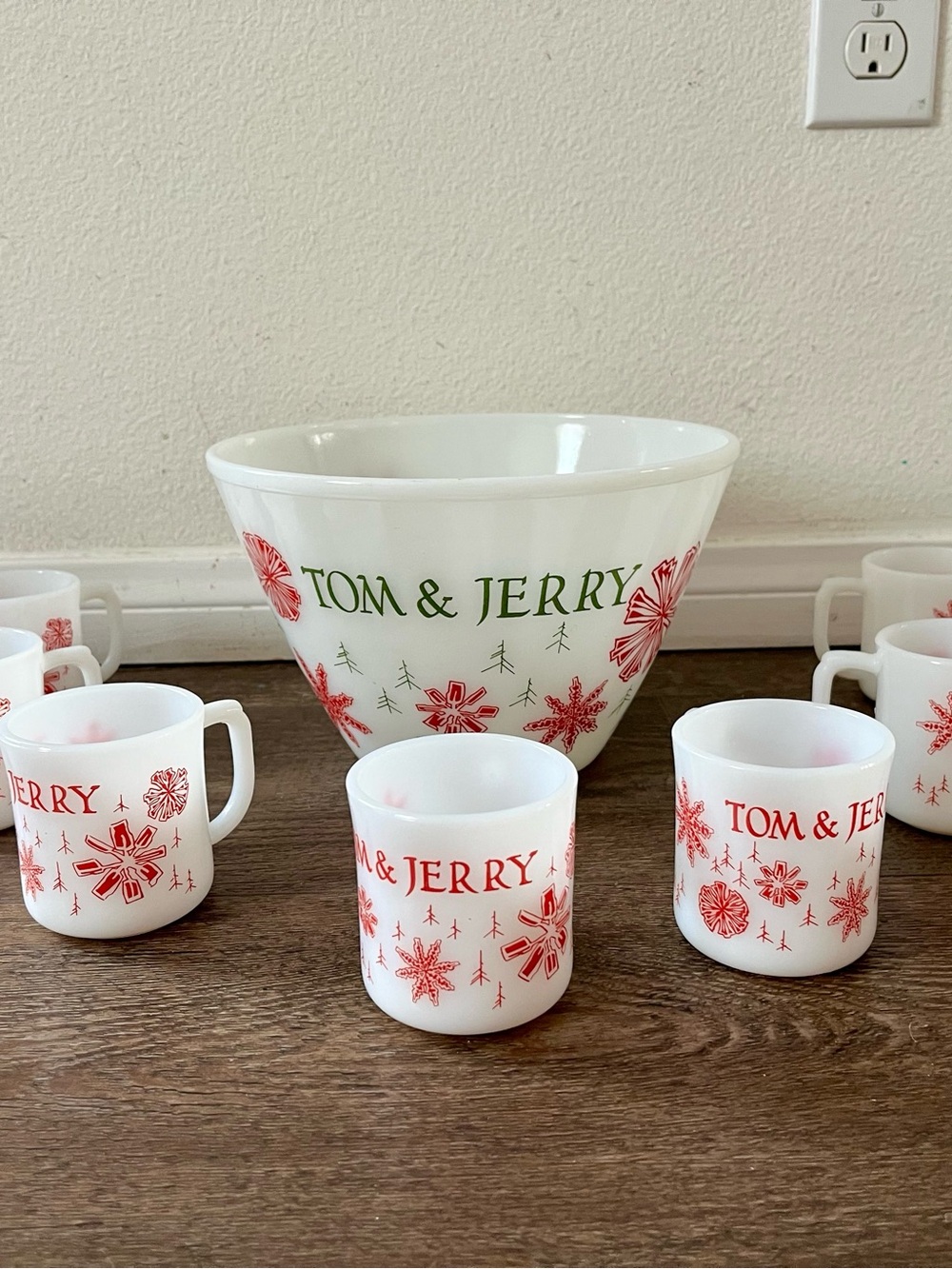 1960 Fire-King Tom & Jerry Bowl Milk Glass And 7 Mugs - Picture 2 of 15